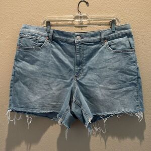 Express‎ Light Wash Denim Midi Shorts Frayed Hem Size 16